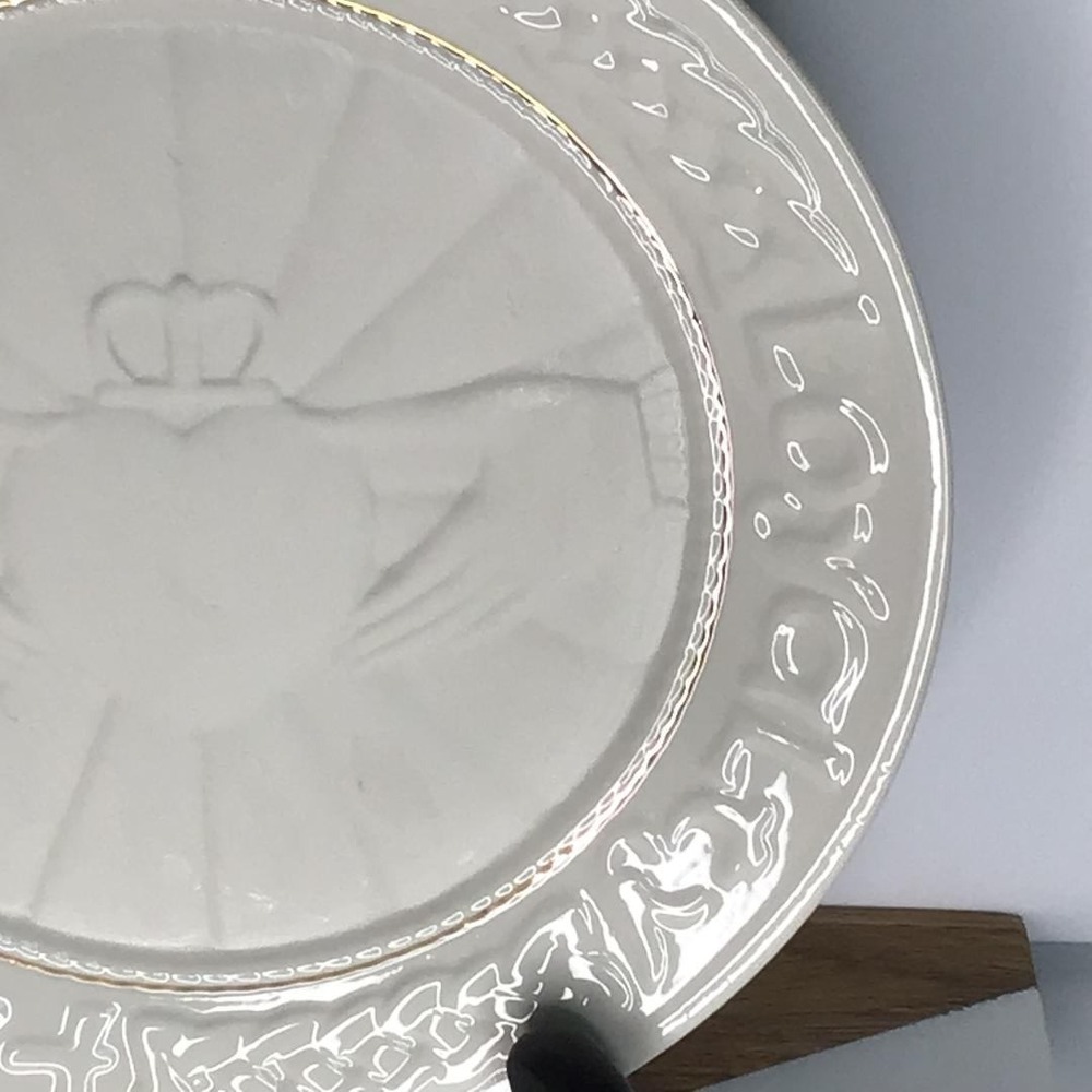 Belleek Irish Claddagh Decorative Plate 9" White Ceramic Love Loyalty Friendship - Picture 5 of 10